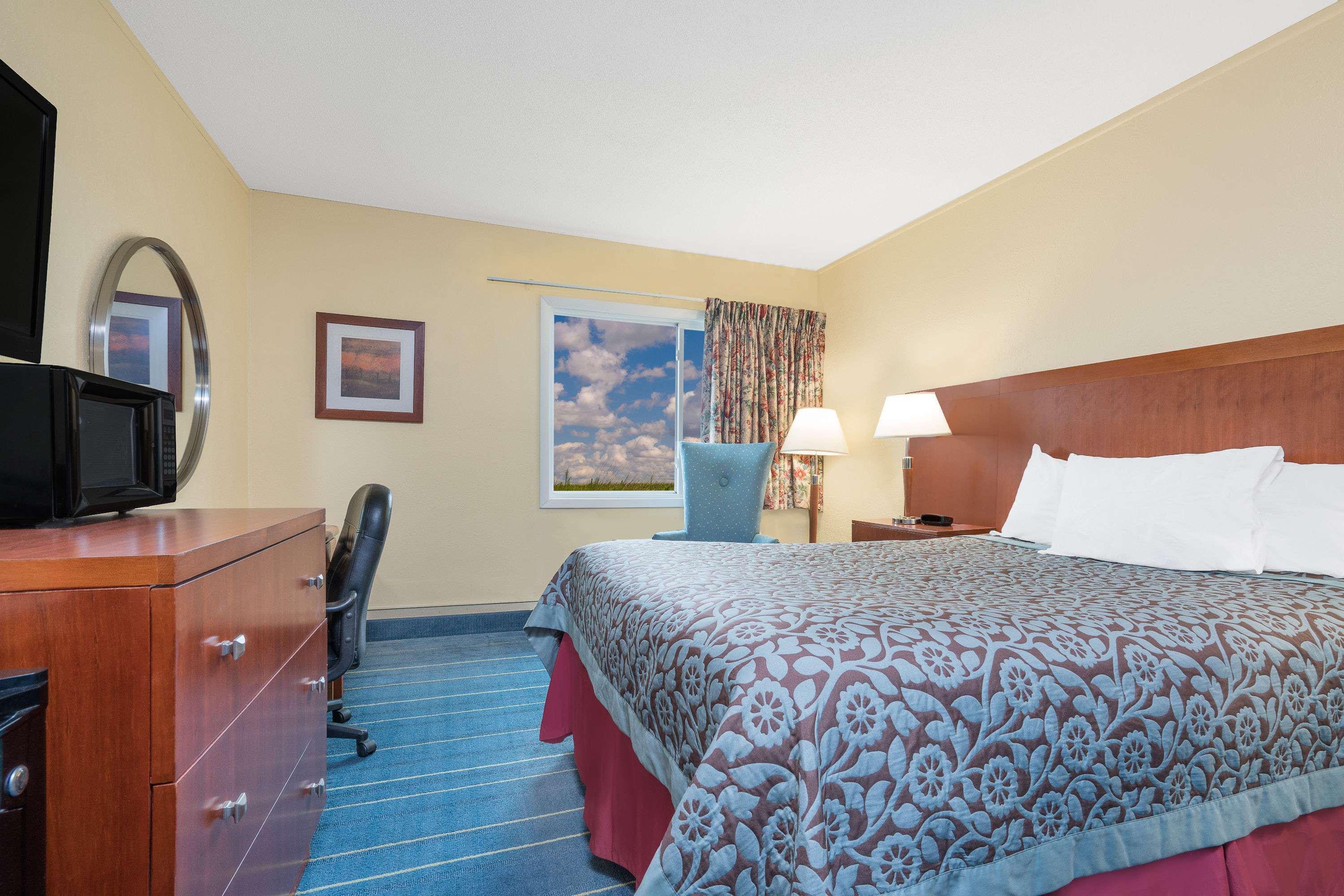 Days Inn By Wyndham Alexandria Mn Bagian luar foto