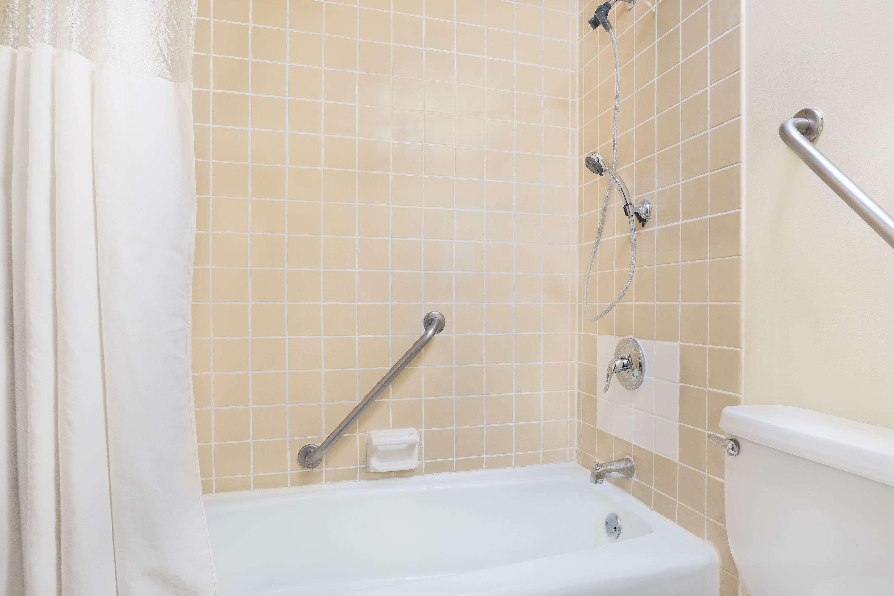 Days Inn By Wyndham Alexandria Mn Bagian luar foto