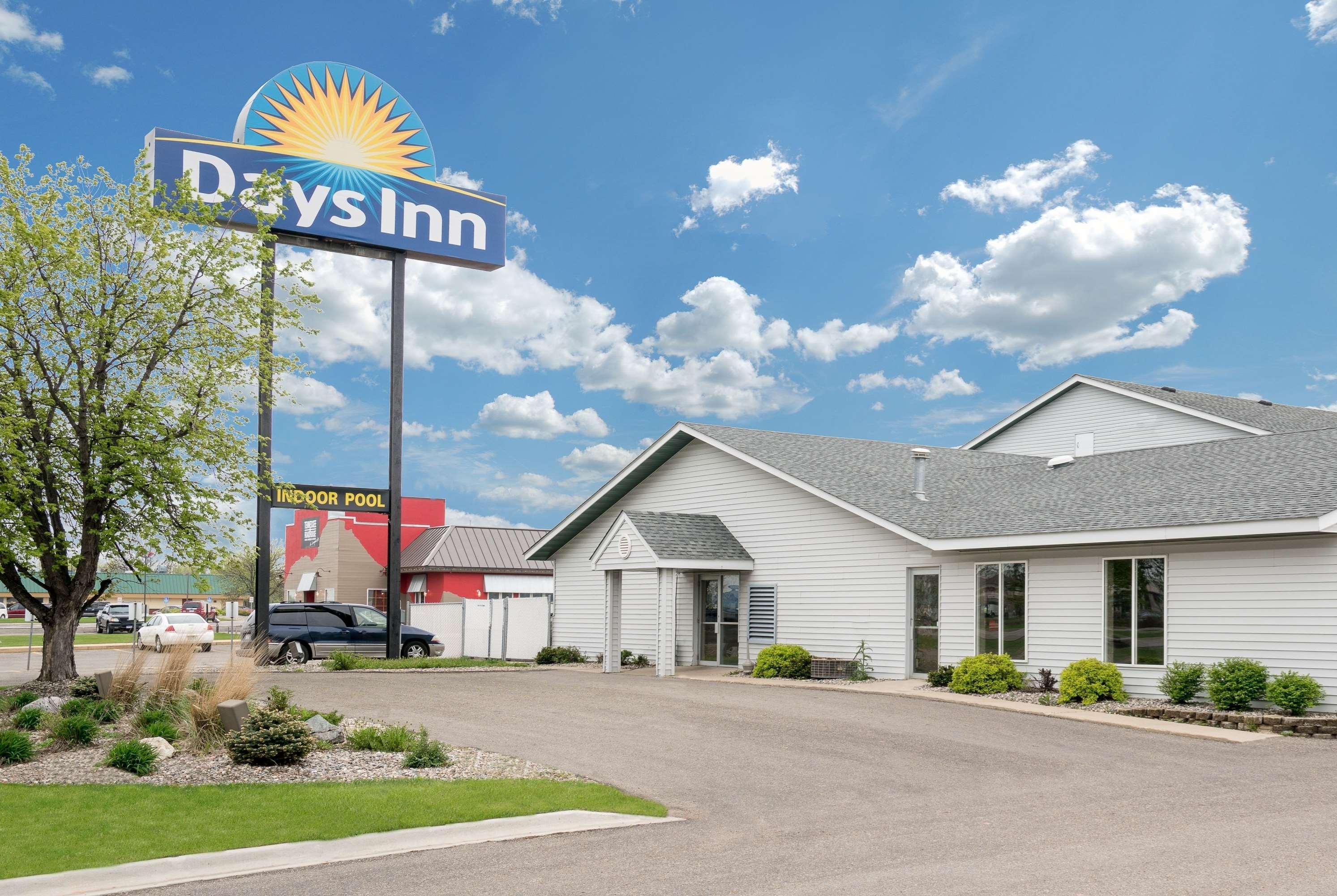 Days Inn By Wyndham Alexandria Mn Bagian luar foto