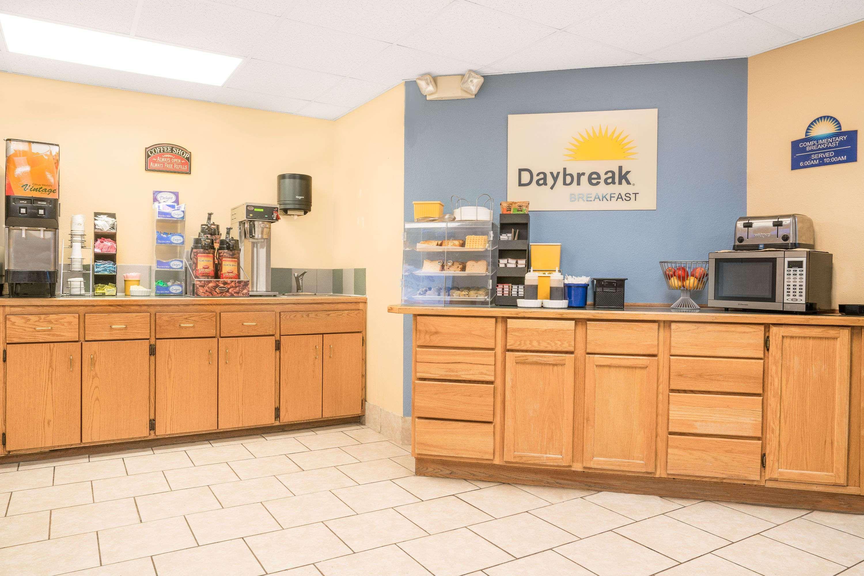 Days Inn By Wyndham Alexandria Mn Bagian luar foto