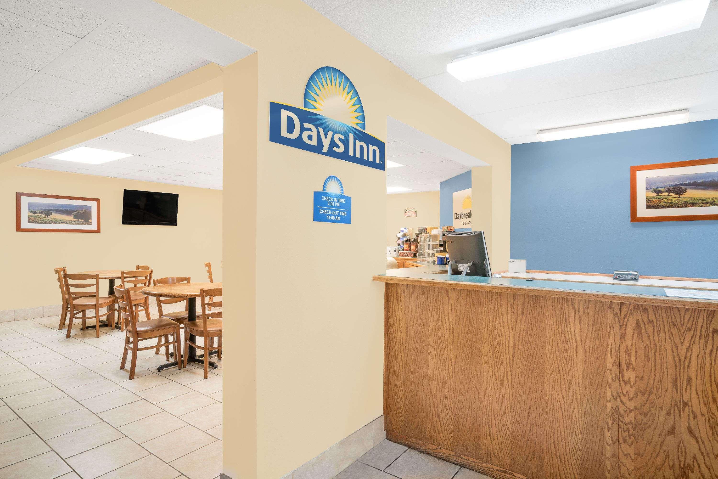 Days Inn By Wyndham Alexandria Mn Bagian luar foto
