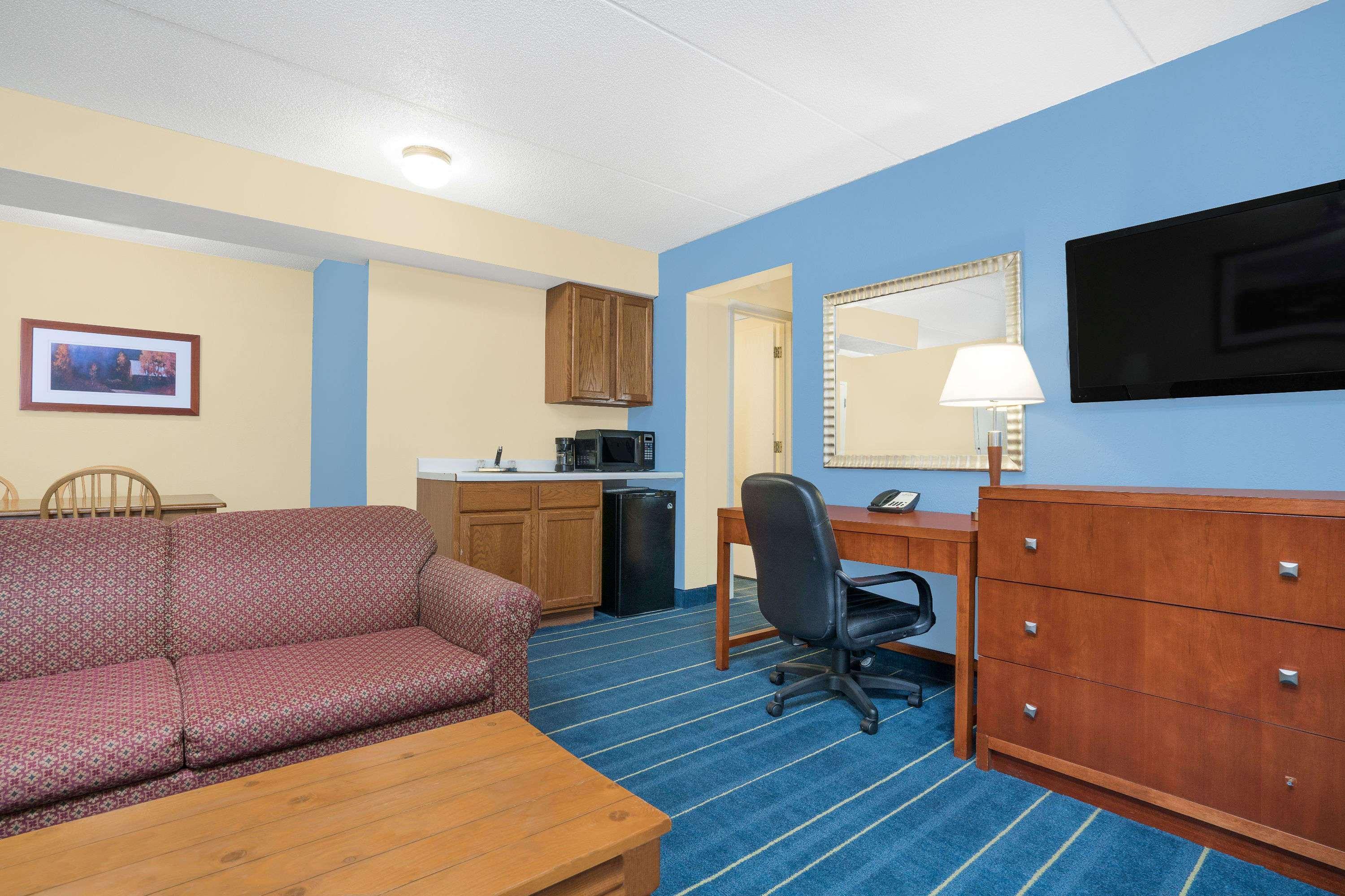 Days Inn By Wyndham Alexandria Mn Bagian luar foto