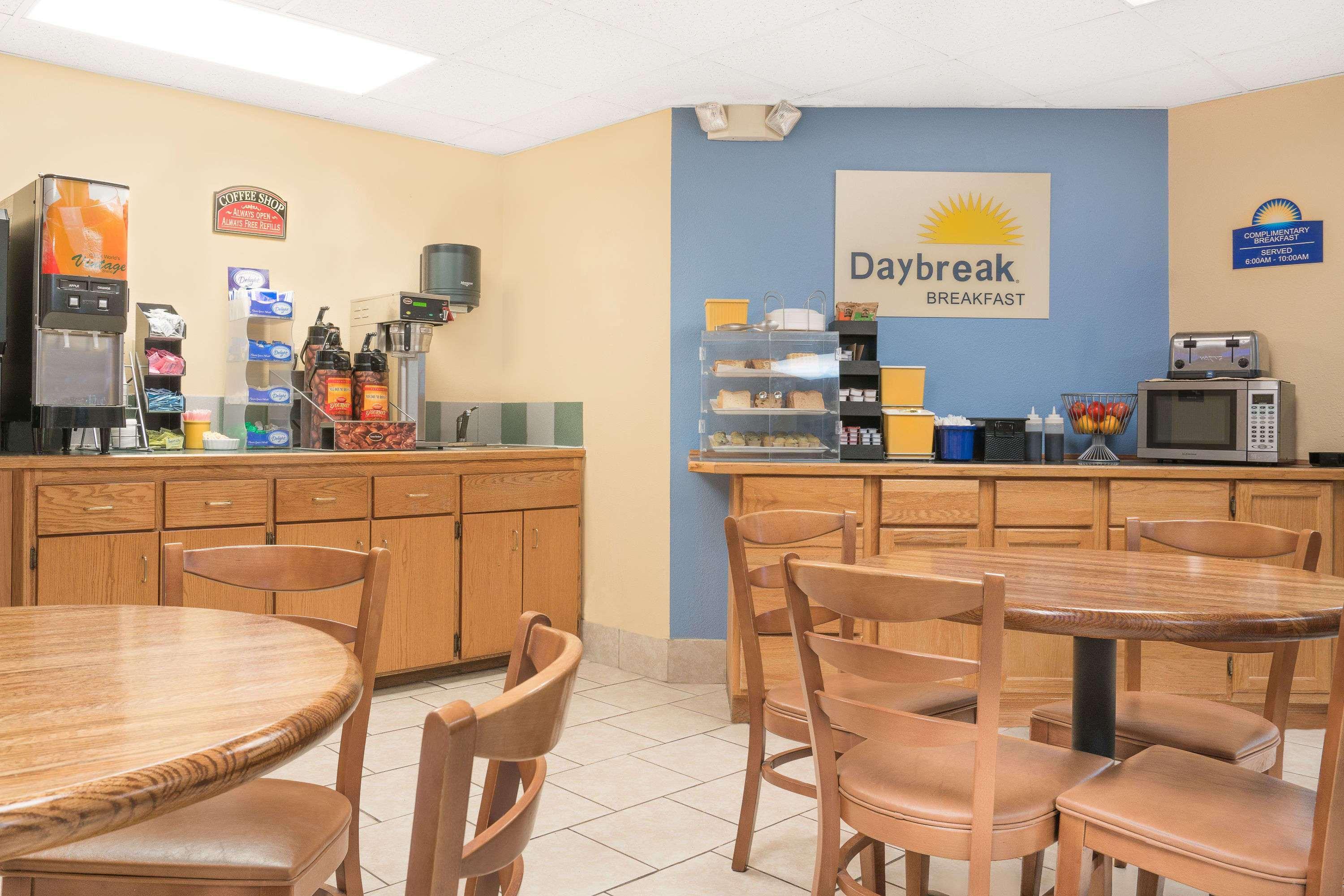 Days Inn By Wyndham Alexandria Mn Bagian luar foto