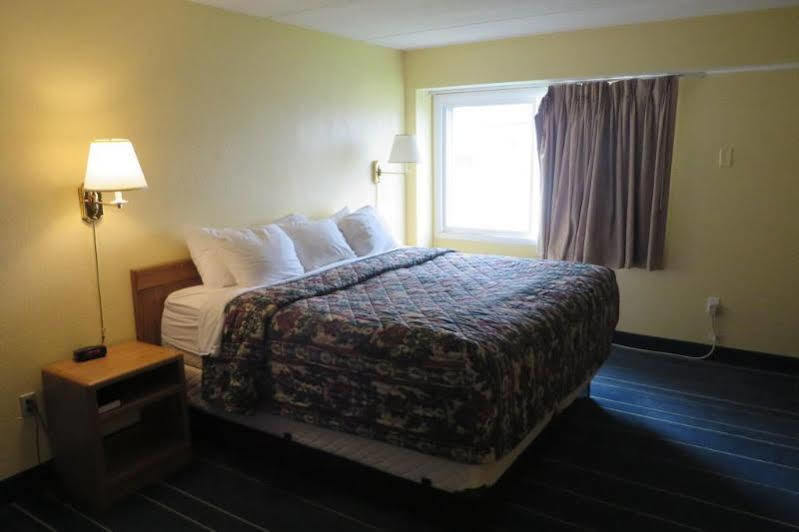 Days Inn By Wyndham Alexandria Mn Bagian luar foto